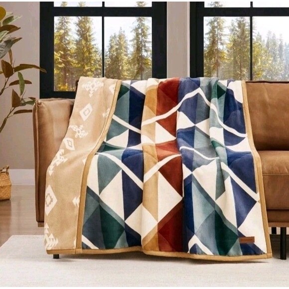 Pendleton Reversible Plush Throw, 600 GSM 50" x 70" Printed Patterns Throw - Picture 3 of 4